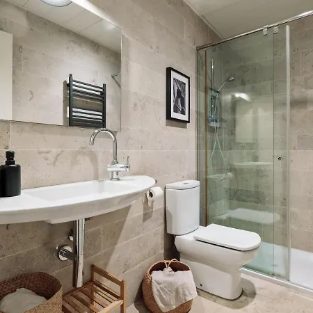 Apartment Zamora - 3 Bedrooms In Eixample Esquerra Barcelona
